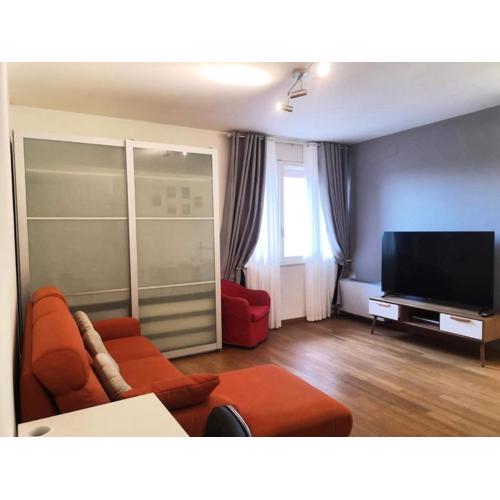 Quiet STATION Flat 86sqm 100m to Bus Station 300m to Train Station
