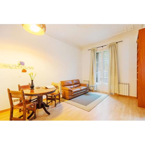Quiet, Vibrant 2 Bedroom In Pedestrian Eixample