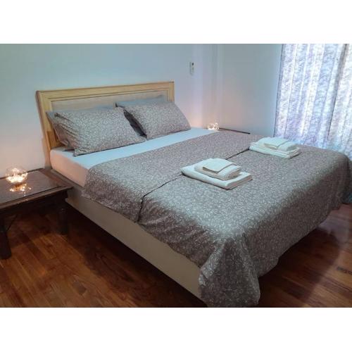 Quite & cozy apartment in Athens near metro