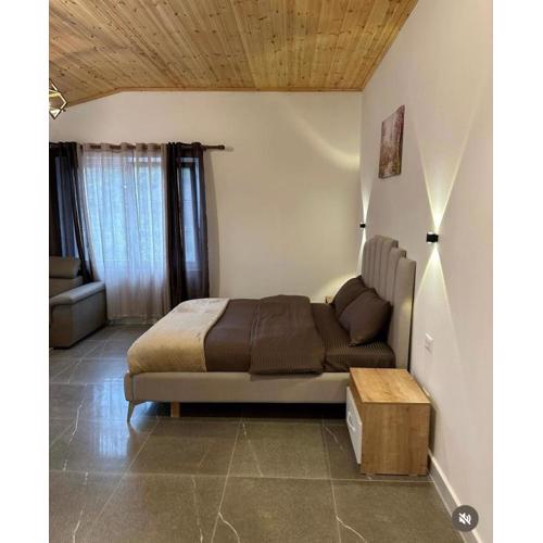 Qyteza Guest House & Camping
