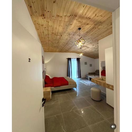 Qyteza Guest House & Camping