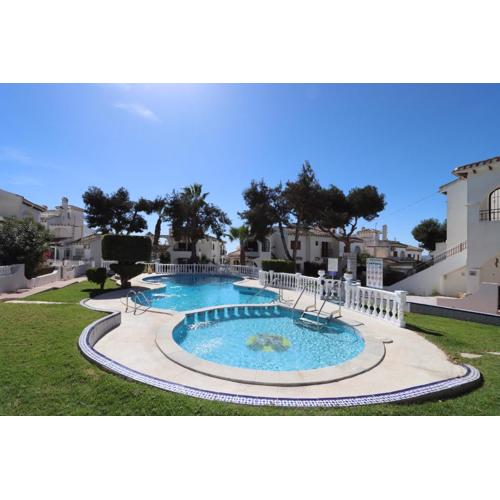 R1935 pool and garden