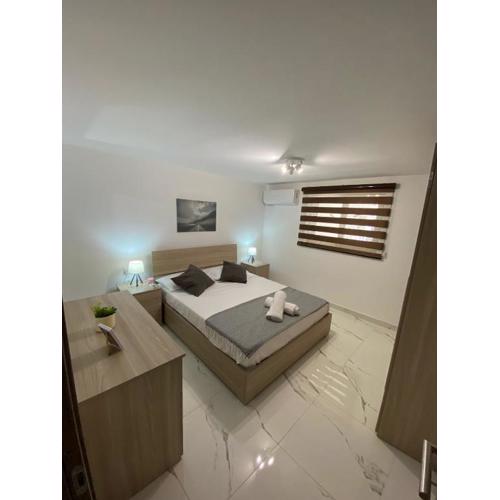 R2 Double Room Msida, in share flat