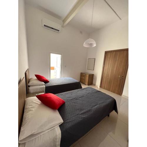 R2 Double room with shared bathroom