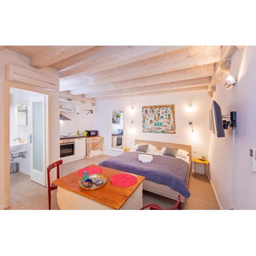 RAFAEL Rooms & Apartments Old Town by DuHomes