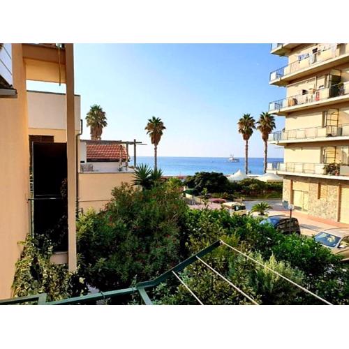 RAFFAELLO Beach Apartment - 50 m from the sea - WIFI