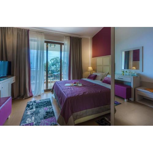 Rahoni Cronwell Hotel by Diomedes Group