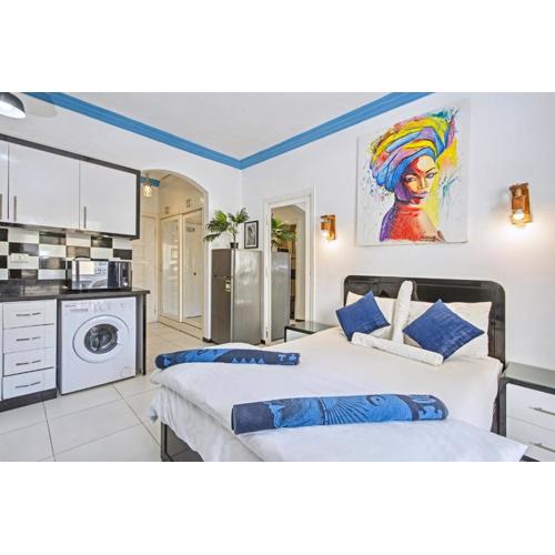 Rare 2BD Marina Hotspot With Pool, Fast Free WIFI & Balcony - 2 Kitchens & 2 Bathrooms - Western Standards - Sheraton Plaza 414-415
