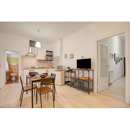 Ravanas 314 Bari Near Station - Happy Rentals