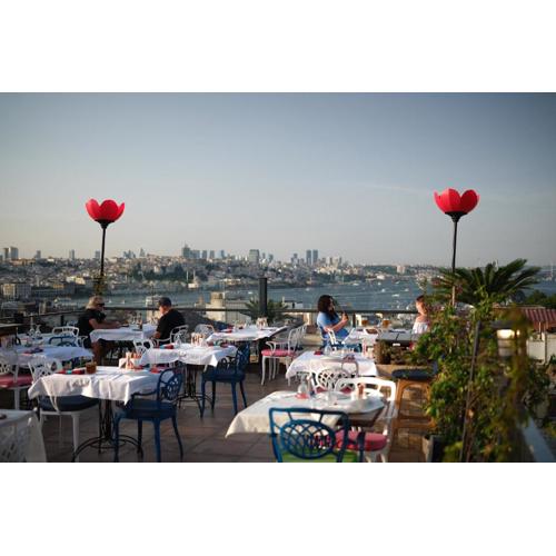 Raymond Hotel Old City