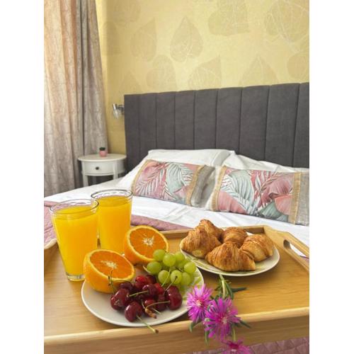 Rea Flora - Cozy Stay With Free Parking