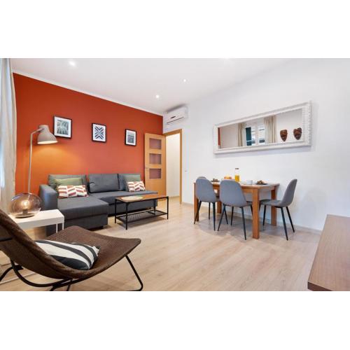 RECENTLY RENOVATED 2 BEDROOM APARTMENT IN EIXAMPLE
