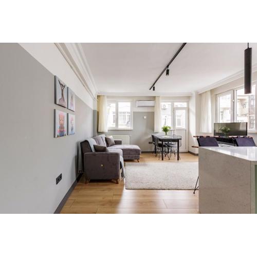Recently Renovated Designer 2 Bedroom Apartment
