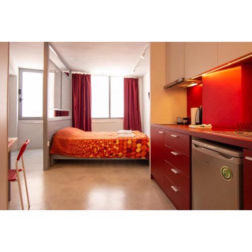 Red cosy studio in Athens center