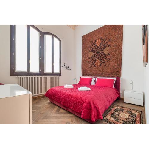 Red House close to @Accademia Bridge
