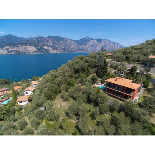 red house conditioned whit pool enchanting lake view