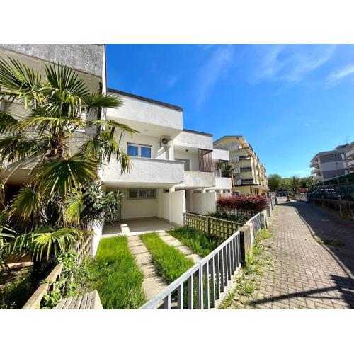 Refreshing villa with private garden near the beach