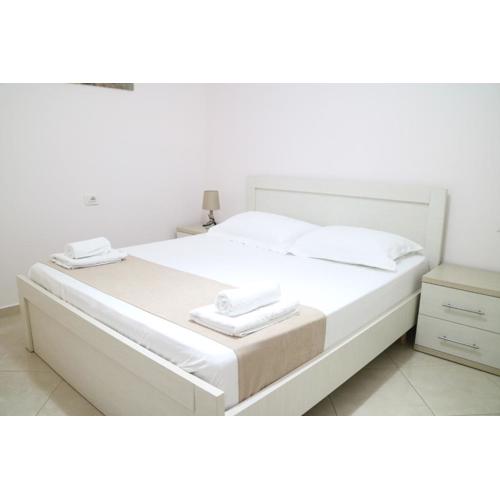 Rei Apartments