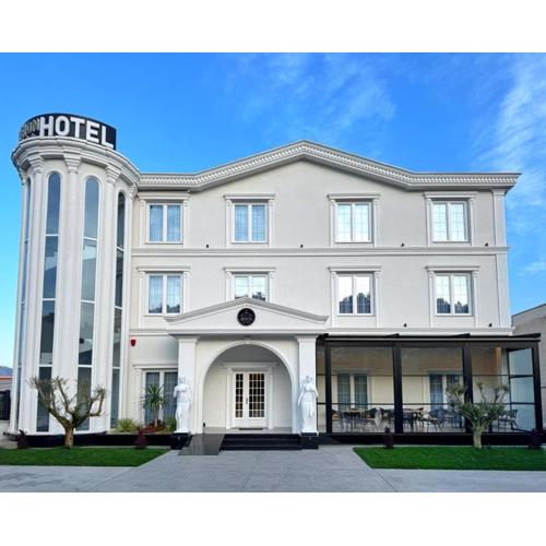 Reign Hotel