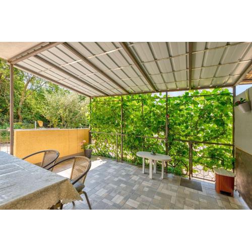 Reizendes Apartment mit Meerblick, privater Terrasse, Sonnenschutz, Waschmaschine