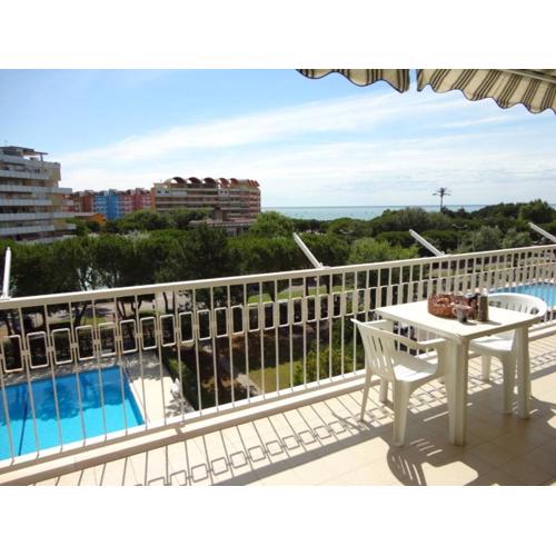 Relax in a our pool view apartment - Beahost