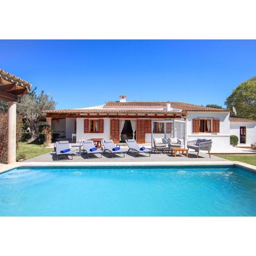Relax just outside Pollensa recently renovated by Renthousing
