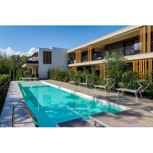 Relax Luxury Sirmio - Elegante Trilocale con Piscina a Sirmione