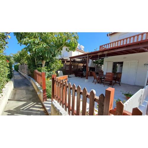 Relaxing Seaside Manors