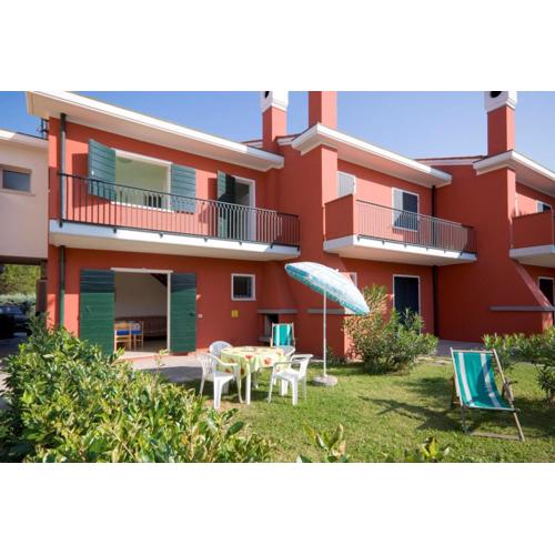 Relaxing townhouse with pool access in Bibione