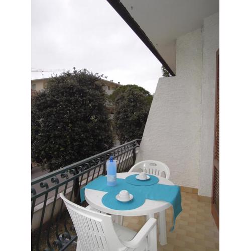 Relaxing villa with private garden 250m from the sea