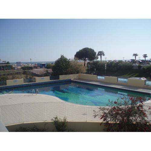 Renewed flat in a seafront building with pool