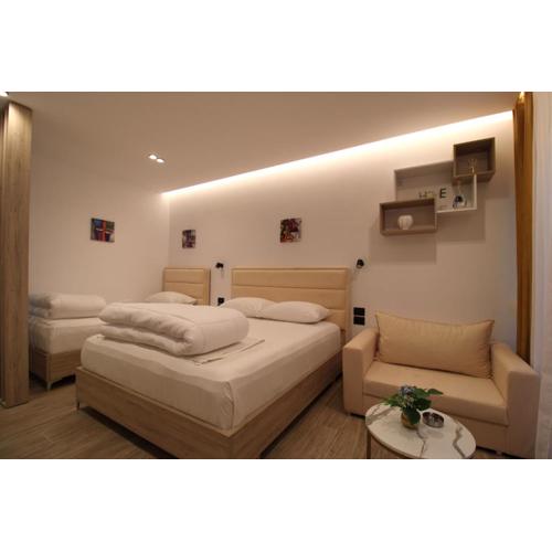 Reni Risi Deluxe Studio