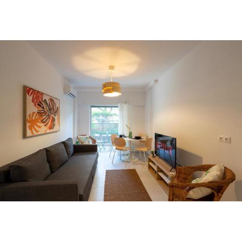 Renovated 2-Bedroom Apt Near the Athenian Coast
