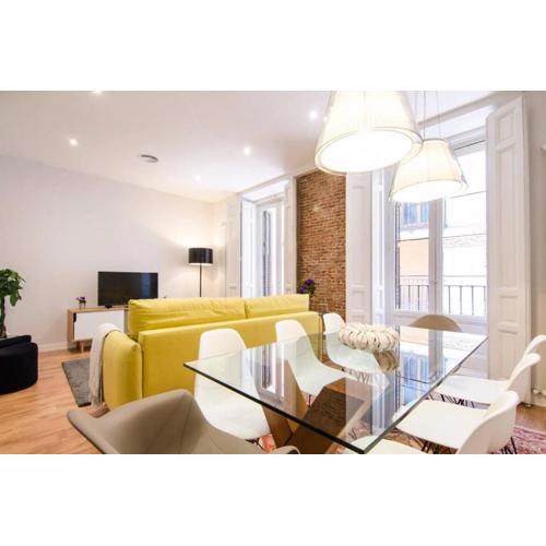 Renovated and Modern- 3Bd 2Bth- Anton Martin