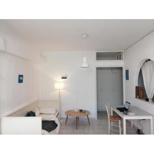 Renovated apartment in the heart of Paroikia.