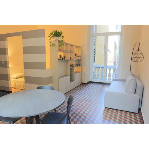 Renovated Apartment with Balcony in San Lorenzo - with elevator