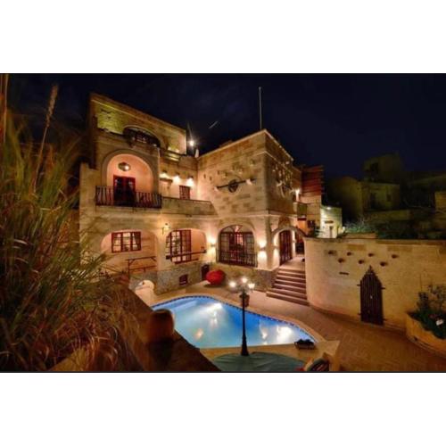 Renovated Farmhouse with Pool, Jacuzzi, Gym in the Village Centre