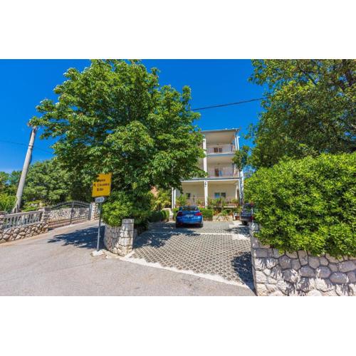 Renoviertes Apartment nur 600 Meter zum Strand mit privater Terrasse, Grill, Waschmaschine