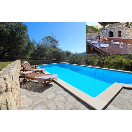 Renoviertes Steinhaus mit Garten und Pool ideal für ein erholsamen Urlaub