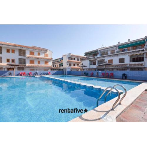 rentafive Piscina Parking Pista de tenis