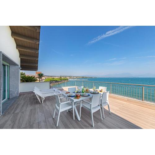 Residenza Miralago Penthouse by Wonderful Italy