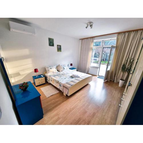 Retreat Apartments with free parking