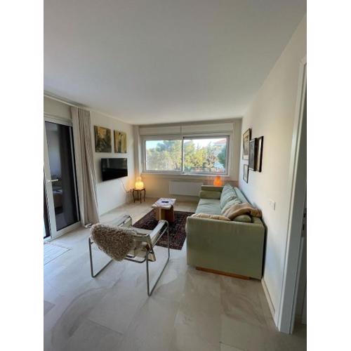 Retro Chic 1 BR 1 Min to Sea