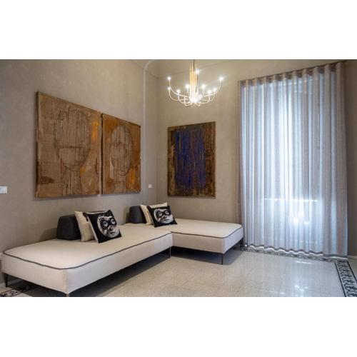 Reverse Art Hotel