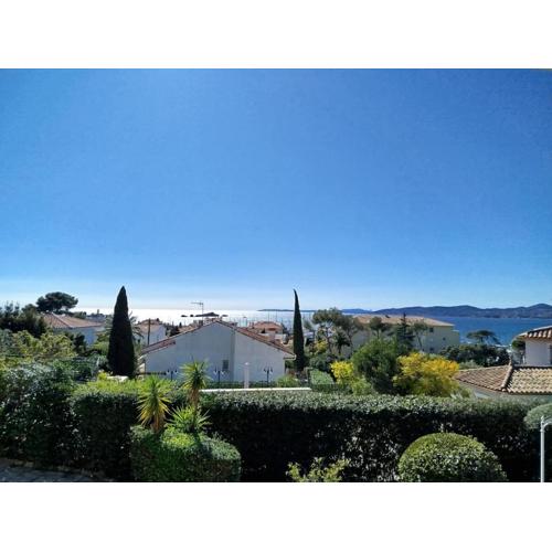 Rez de jardin villa parc privé balcon vue mer