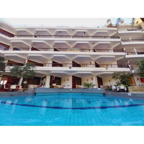 Rezeiky Hotel & Camp