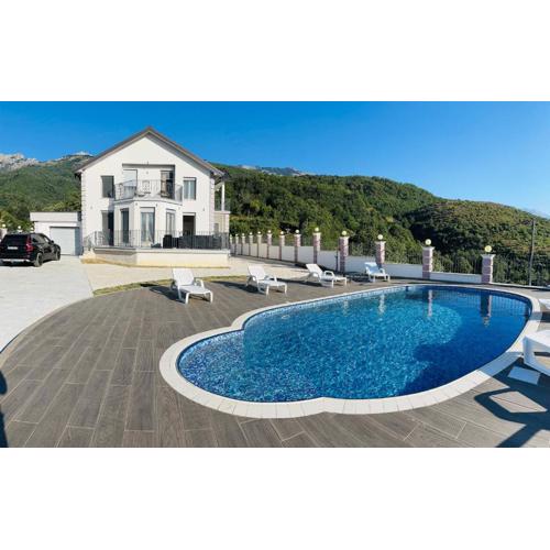 Rezidenca Dozhlani with Private Pool & Yard