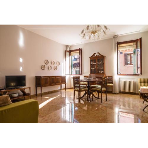 Rialto Bridge Big apt with Lift by LionHost