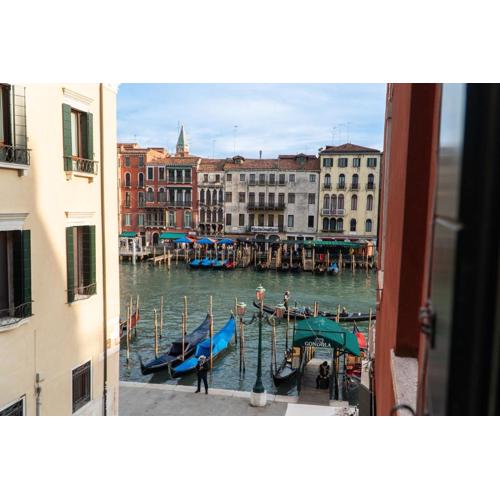 Rialto Deluxe Grand Canal View R&R