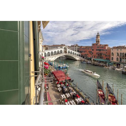 Rialto Grand Canal by Wonderful Italy